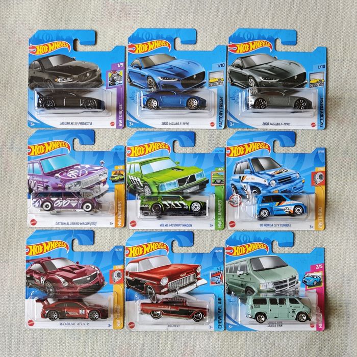 Продавам коли Hot Wheels