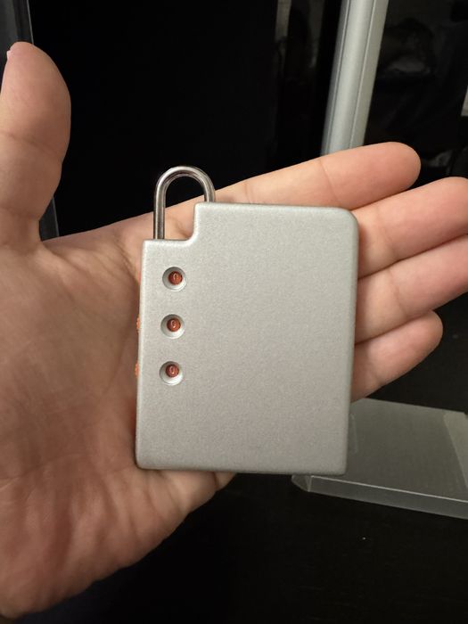 Замок для чемодан.