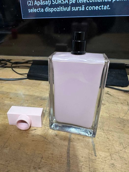 Narciso rodriguez roz bon bon fata spate lateral deosebit de frumos