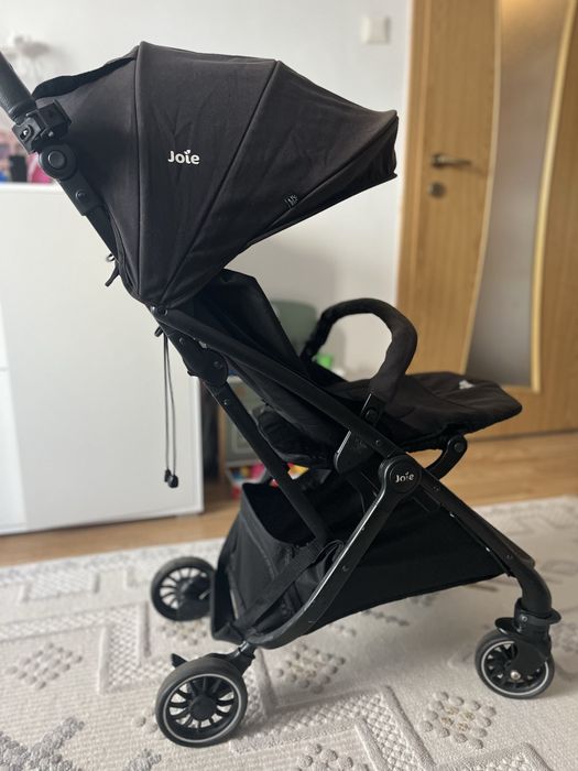 Vând căruț Joie sport ultra ușor
