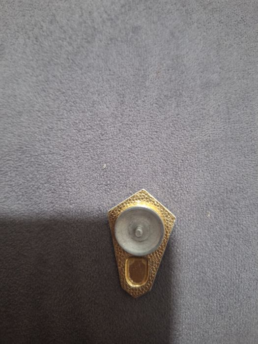 Продам значок Медицина