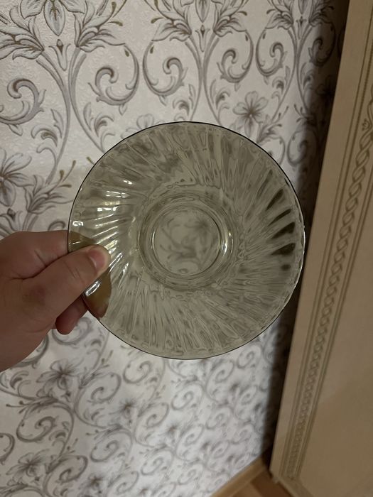 Продам посуду: тарелки и бокалы