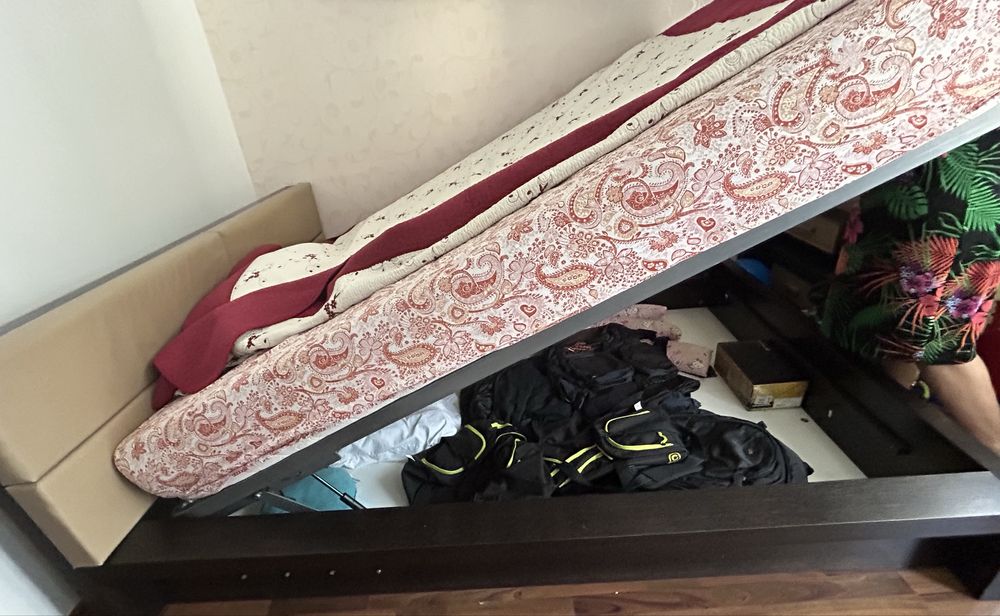 Pat Mobexpert metalic/ lemn masiv, piele naturala, lada spatioasa