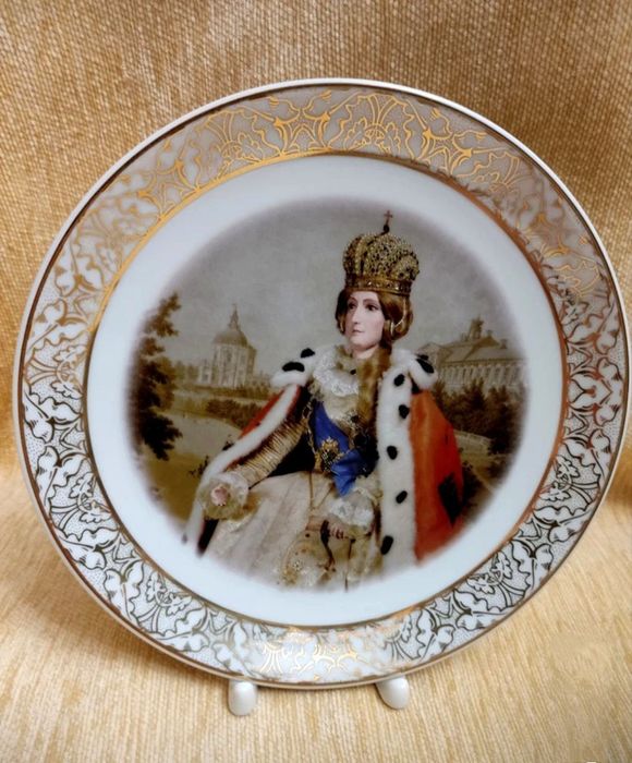 Тарелка фарфор настенная  чешского производства Leander.Чешский фарфор