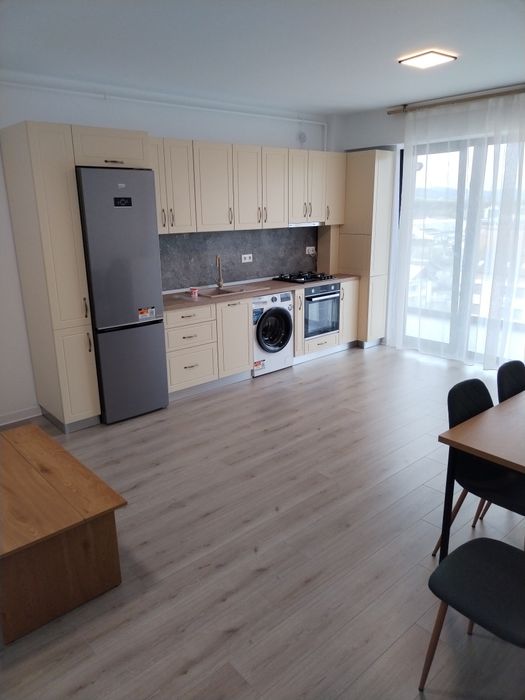 Inchiriez apartament cu 2 camere