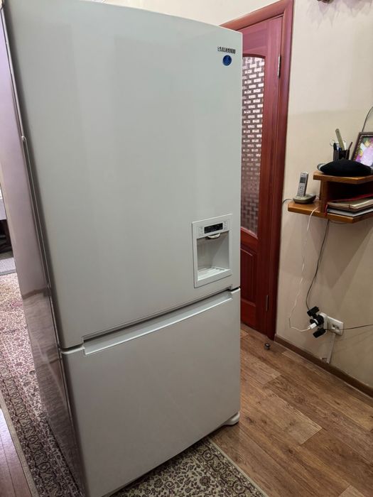 Холодильник Samsung