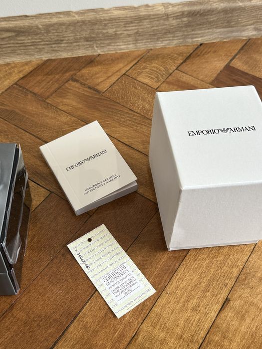 Часовник Emporio Armani сребрист AR2448, чисто нов