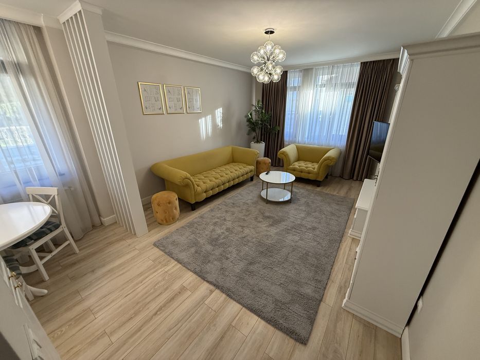 Ofer spre închiriere Apartament 3 Camere zona liceului Economic