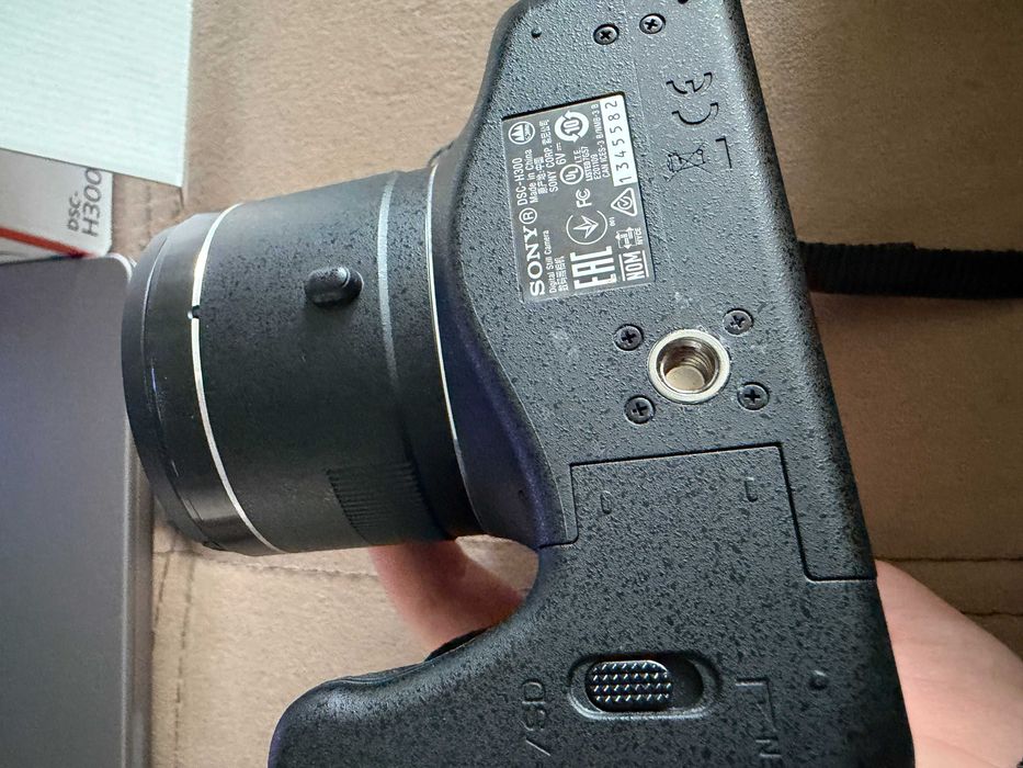 Sony H300 нов фотоапарат с 20 мегапиксела с 35 оптичен зуум