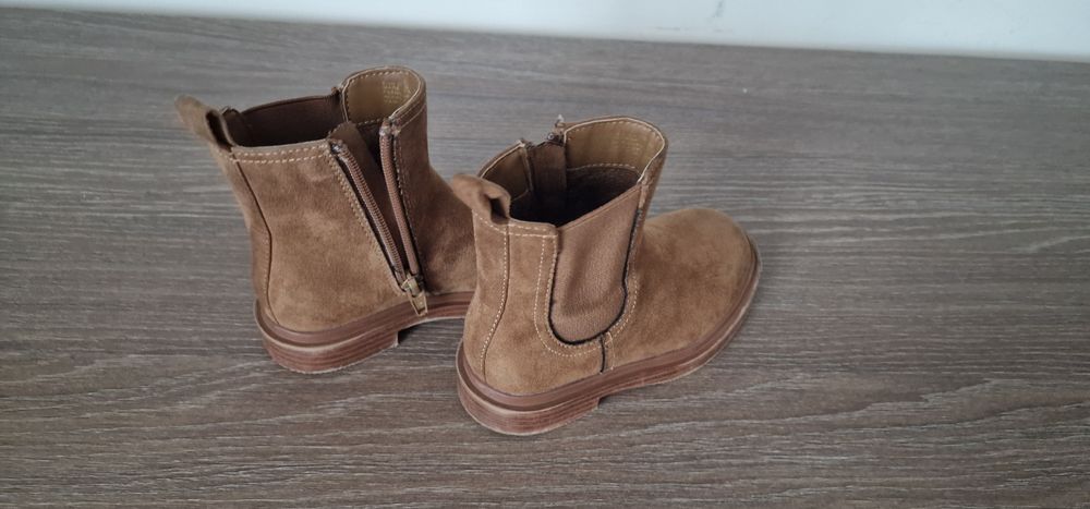 Ghietute baietei marimea 23