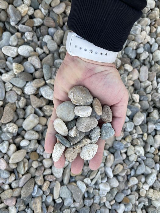 Livrez la comanda nisip, balast, sort, piatra concasata, refuz de ciur