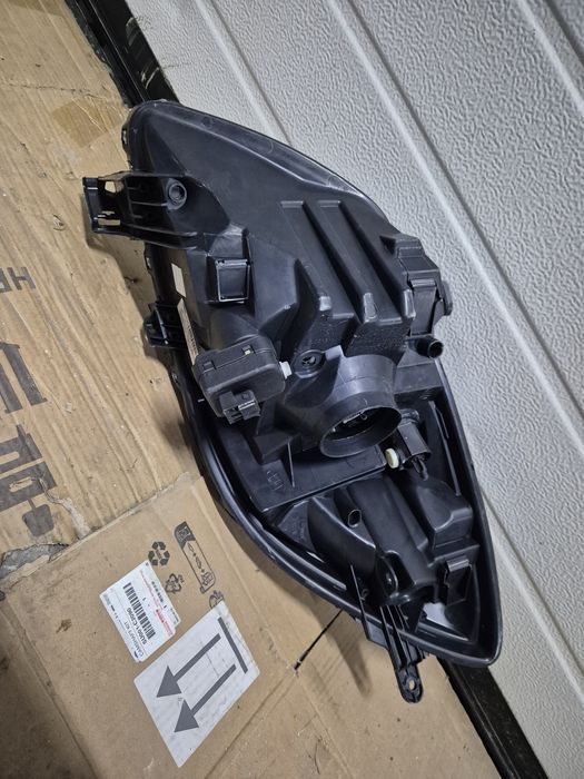 Far Stinga NOU Original Toyota Yaris P90.2006-2009.Volan stinga.