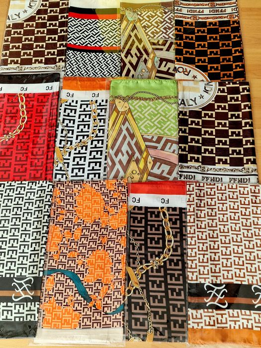 Esarfe matase Fendi, diverse nuanțe, dimensiune 90/90cm L Italia