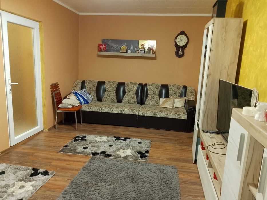 Apartament 2 camere renovat, mobilat – Moreni, Tineretului | Etaj 1