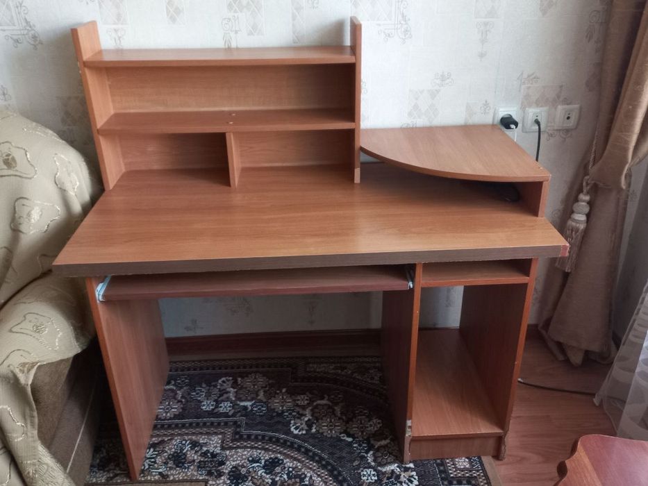 Стол компьютерный