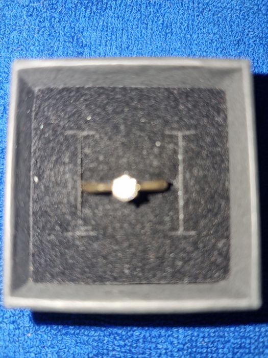 Златен пръстен с диамант 0,20к