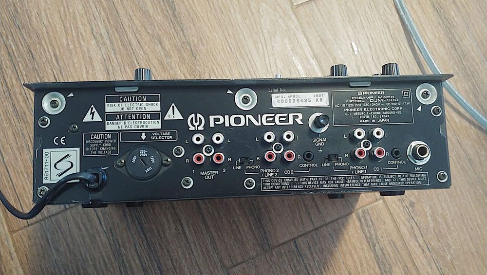 Pioneer DJM 300 Allen Heath Denon Yamaha Formula Sound Numark Ecler