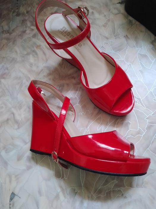 Продам женскую обувь маленького размера