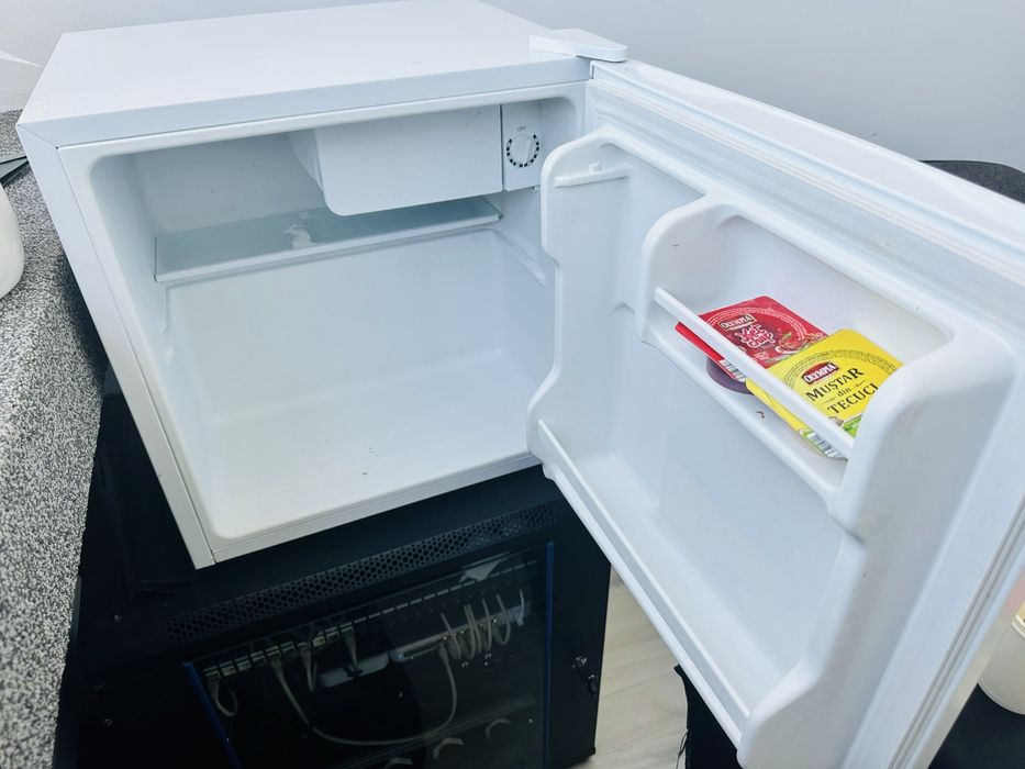 Frigider minibar MYRIA MY1025, 45 l, H 49.2 cm, Clasa A+, alb