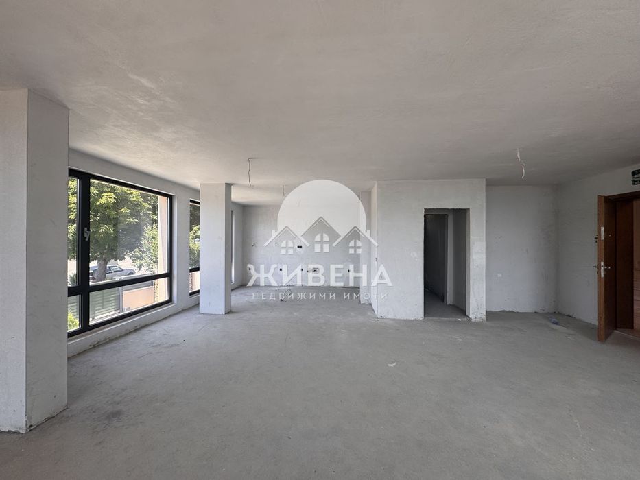 Продава 3-стаен апартамент, кв. Галата, плюс 2 паркоместа - снимка 1