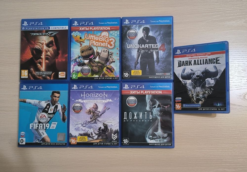 Продам PS 4 в идеальном состоянии