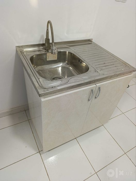 Кухонная мойка с тумбой и смесителем 80×60×83 см