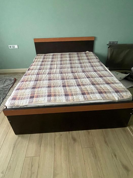 Продам кровать полуторку