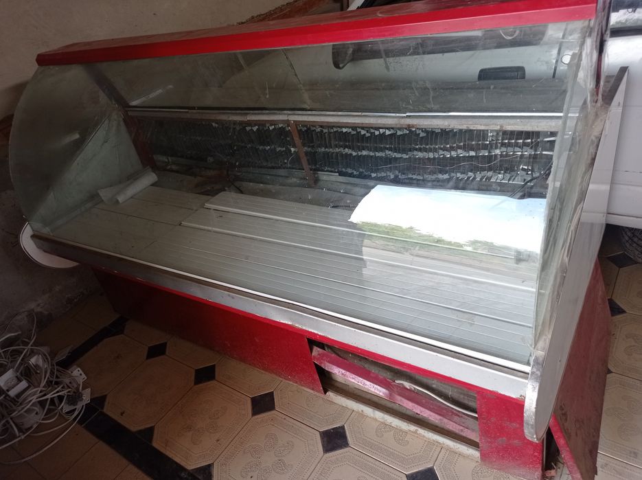 Витрина холодильник