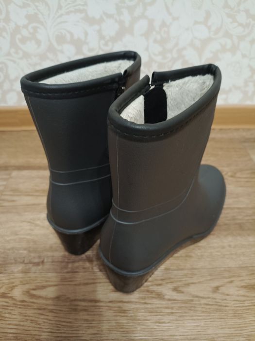 Продам резиновые сапоги