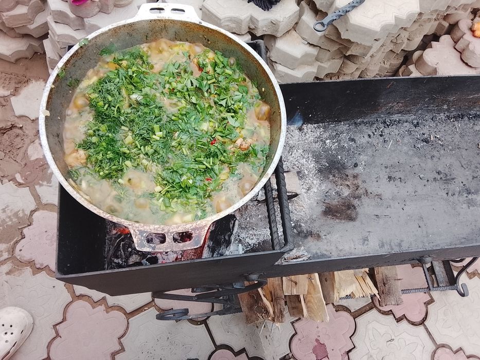 Продам мангал с казанком