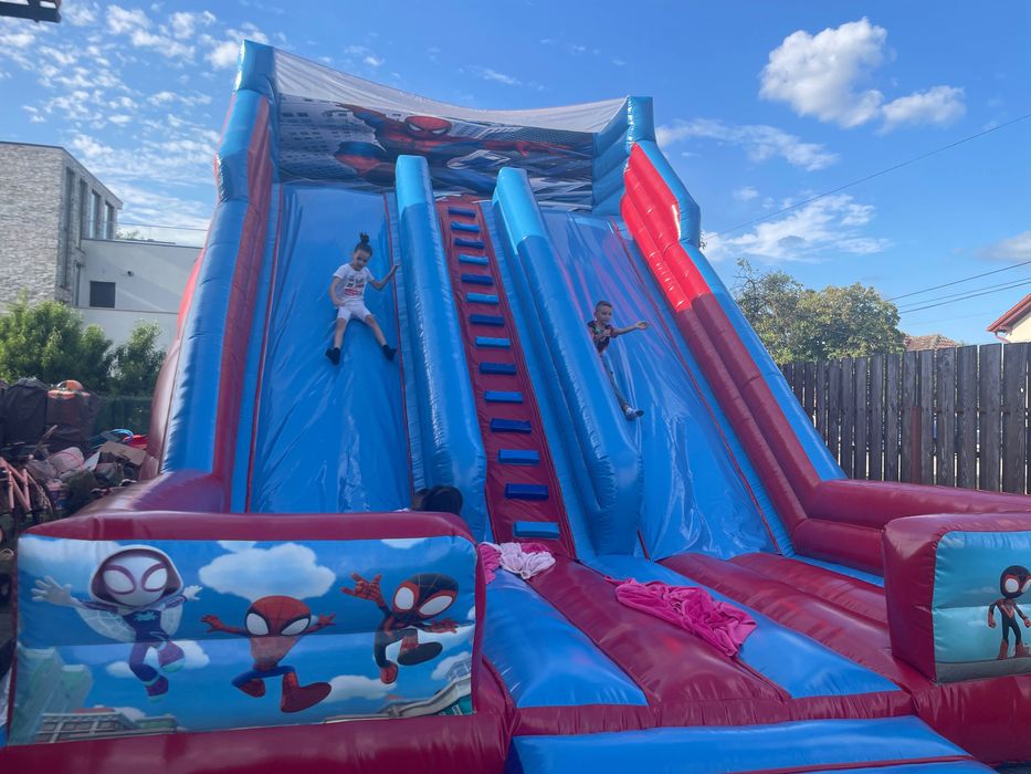 Tobogan gonflabil de închiriat - super party garantat!