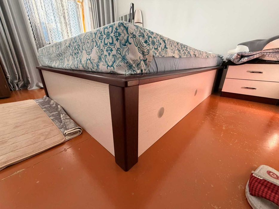 Продам кровать и матрац. Самовывоз!