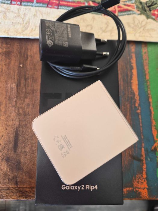 Samsung Galaxy Z Flip 4 -256GB Pink Gold