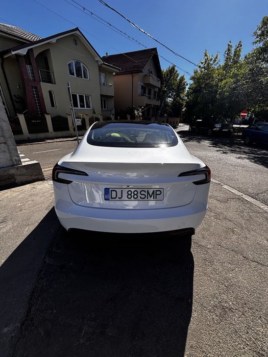 Tesla model 3 highlander SR 2024