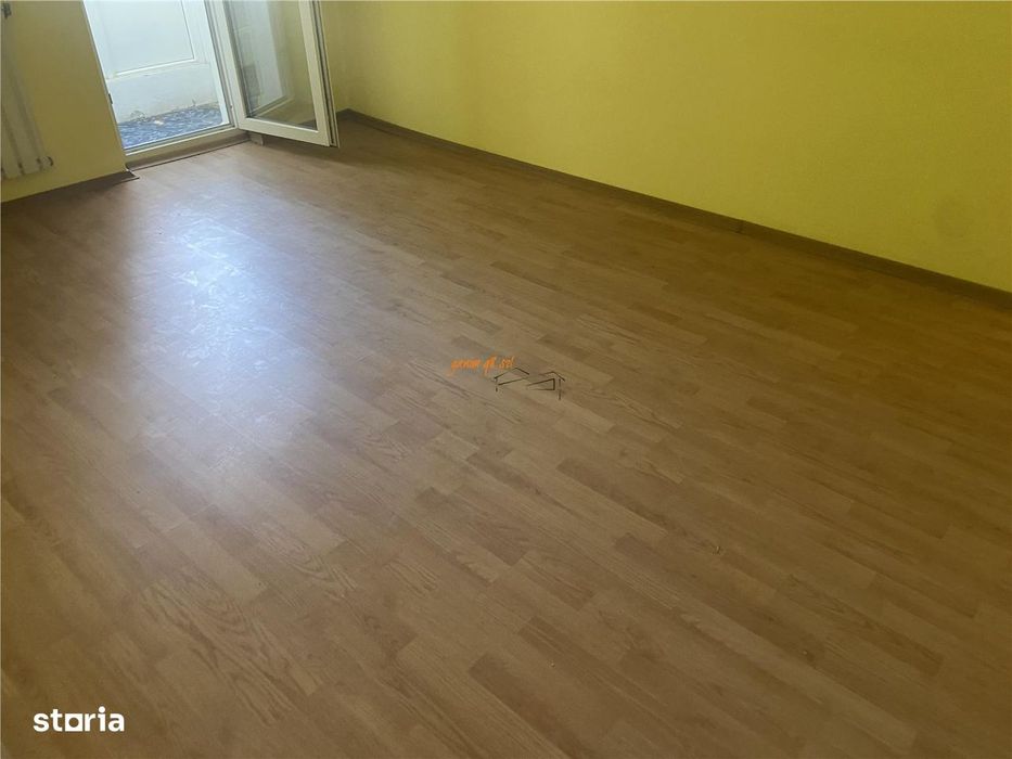 Apartament 4 camere , zona cartier Sud , et 1 , 60 mp , liber