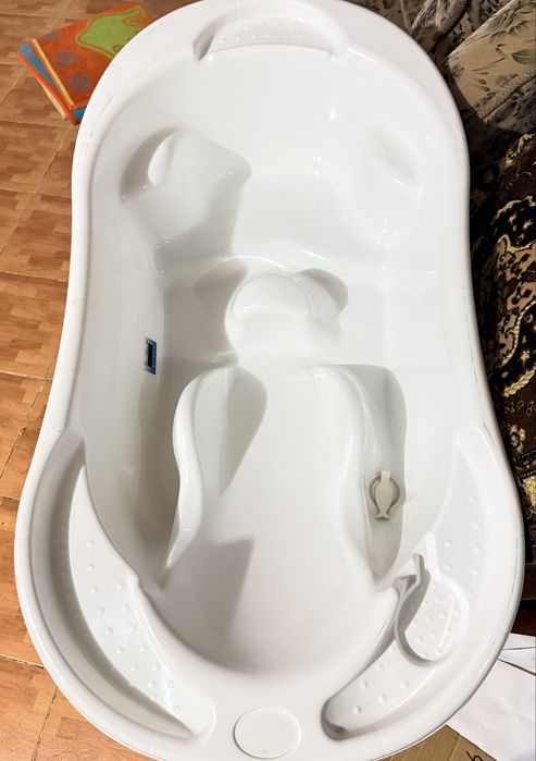 Отдам даром ванночку с горкой и термометром