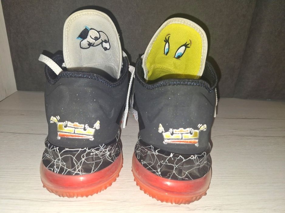 Нови Мъжки маратонки Nike x Space Jam LeBronLow "Sylvester vs Tweety"