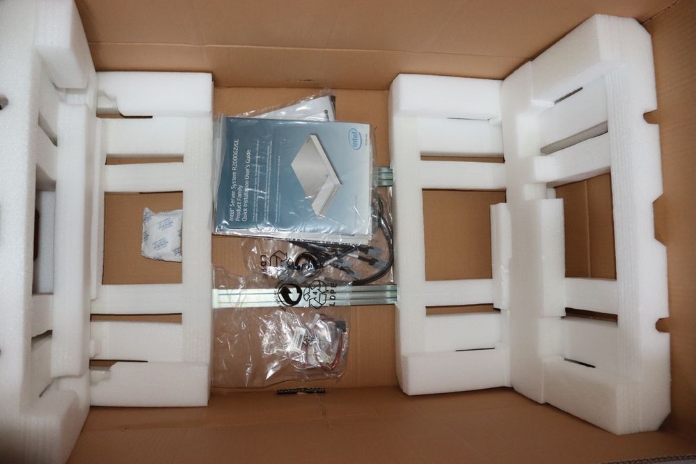 Server 2U Intel R2224GZ4GC4 24 SFF 2 x Skt 2011 V1/V2 0 DDR3 Barebone + Rail Kit NOU