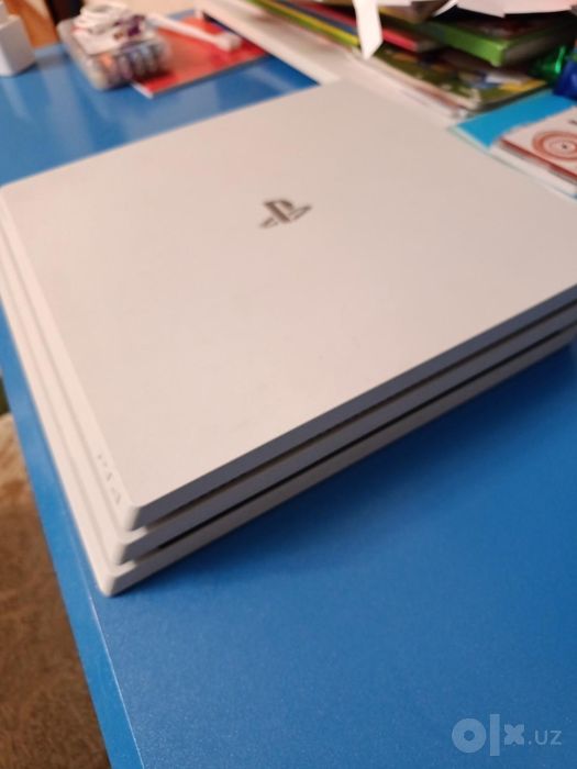 Лимитированная белая PS4 Pro 1 ТБ + 2 джойстика, гарантия 1.5 месяца