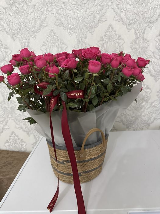 кустовых роз продаже