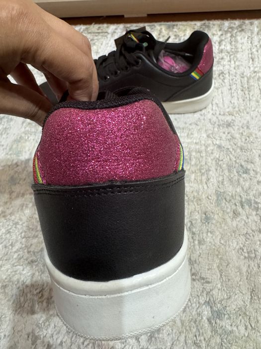 Кроссовки новые Benetton