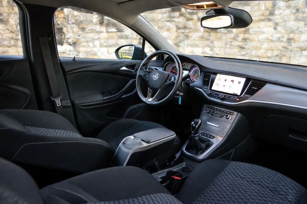 Opel Astra 2017 LED Navigatie Senzor Parcare Scaune  si Volan Incalzit