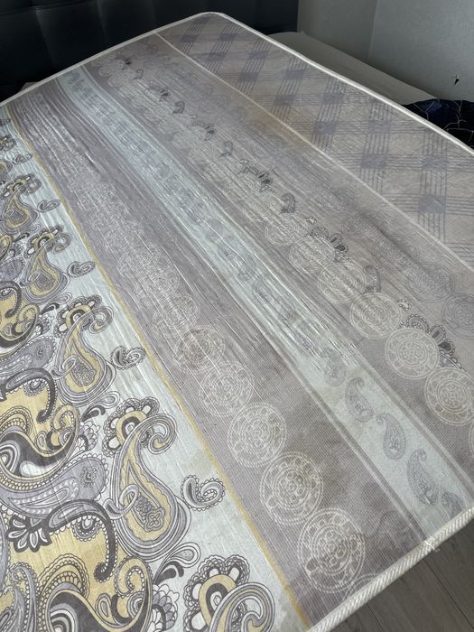 Продам б/у матрас. Легкий 160/200