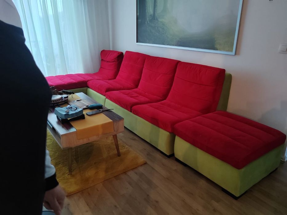 Canapea coltar,perne detasabile ,se poate forma ca pat.