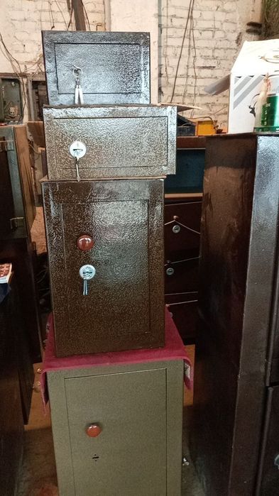 Сейф металлический