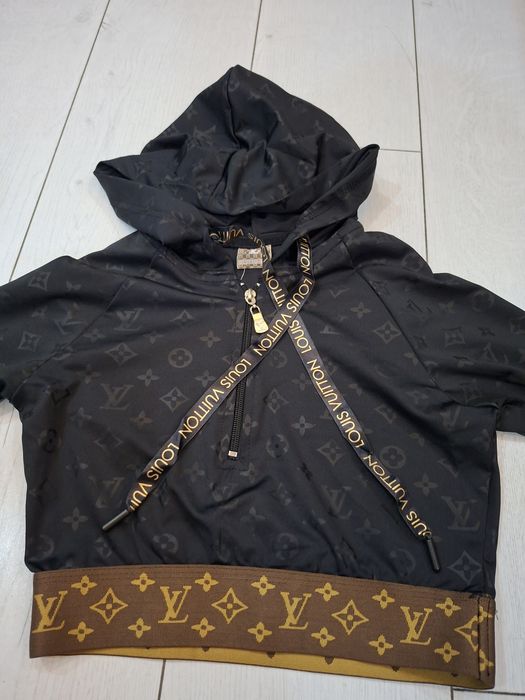 Luis Vuitton, bluză și colant