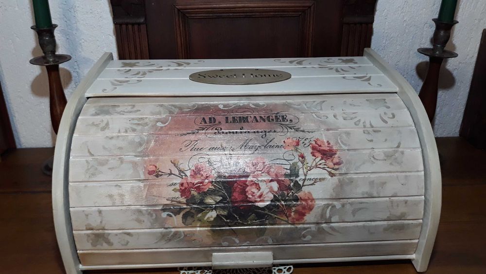 Cutie de pâine din lemn ,decorată  handmade