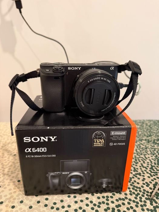 Фотоапарат Sony A6400 + обектив Sony E PZ 16-50mm F3.5-5.6 OSS