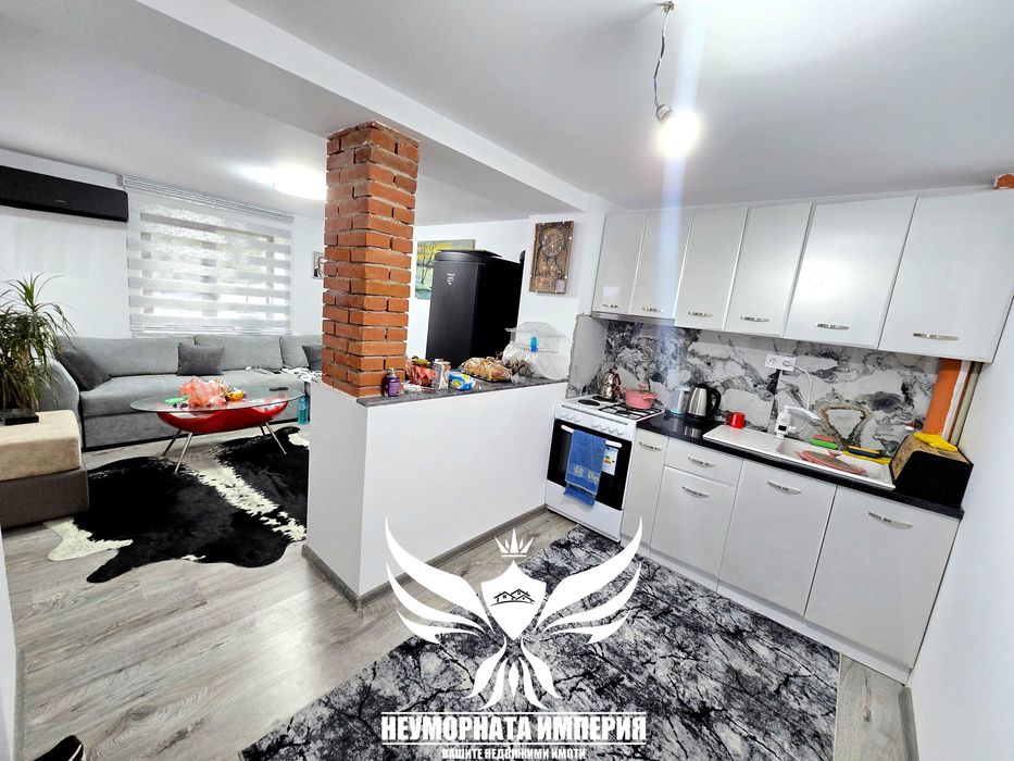 Двуетажна вила/къща 102РЗП с 882кв. двор село Долнослав, обл.Пловдив