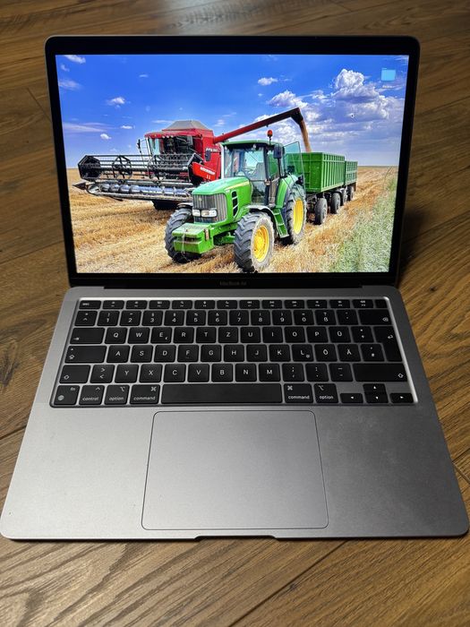 Macbook air 13”, 16gb ram, 512gb stocare, 8core cpu si gpu